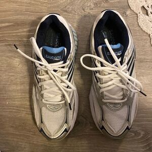 Saucony sneakers size 8.5